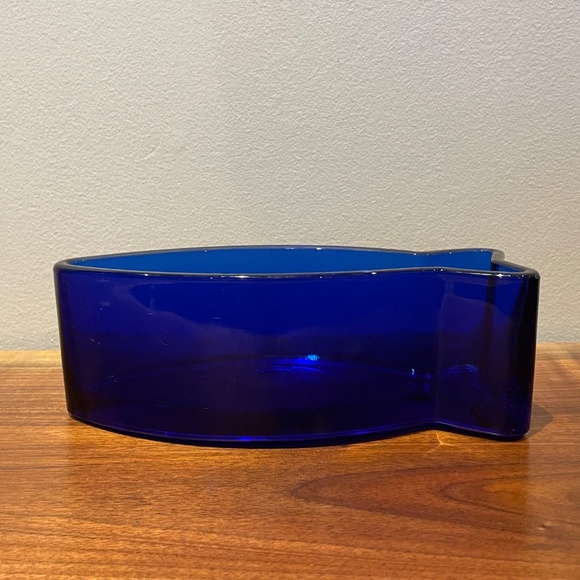 Cobalt royal blue fish shaped trinket/candy/condiment dish Pier One VTG - Picture 2 of 5